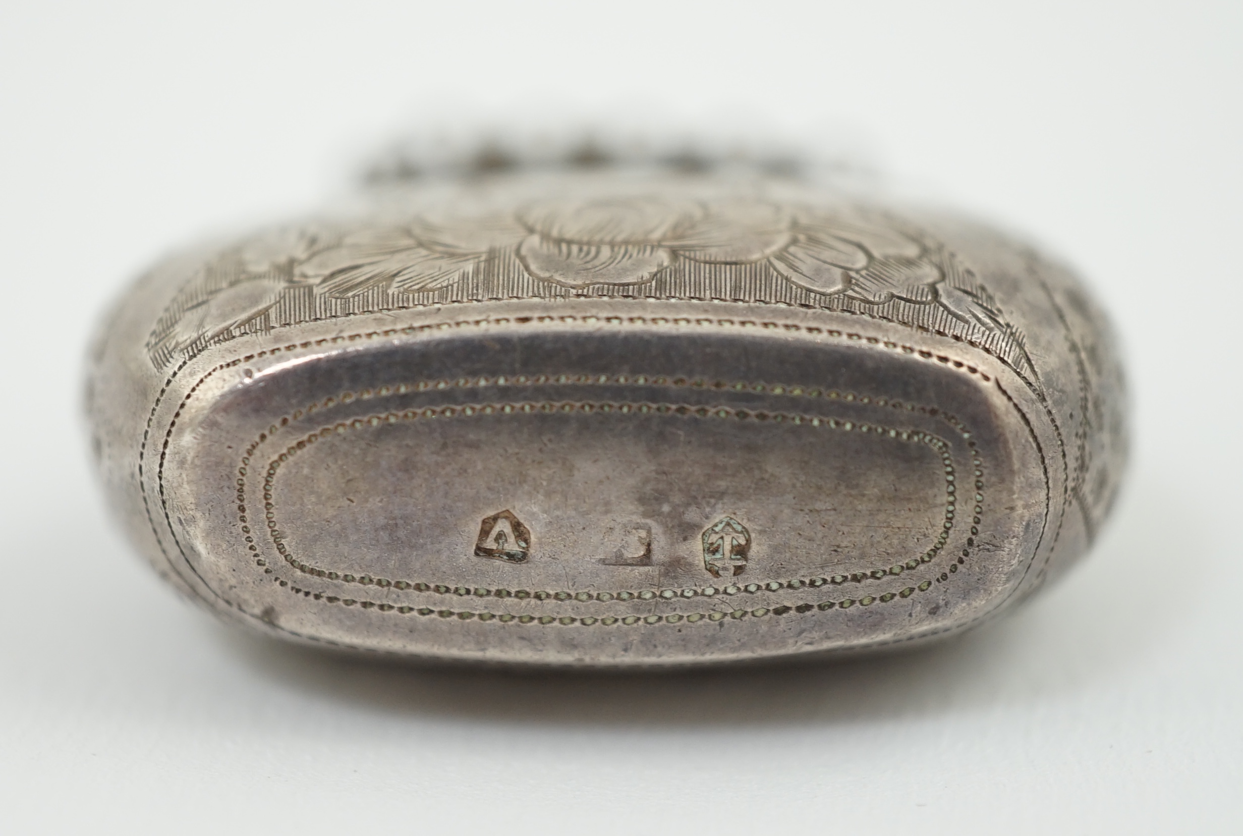 A late George III silver novelty vinaigrette, modelled as a basket/purse, by Samuel Pemberton